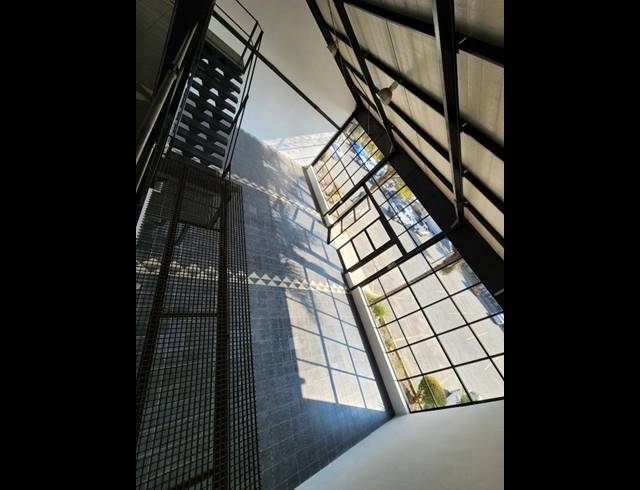 BUSINESS PROPERTY TO RENT IN LOUWLARDIA